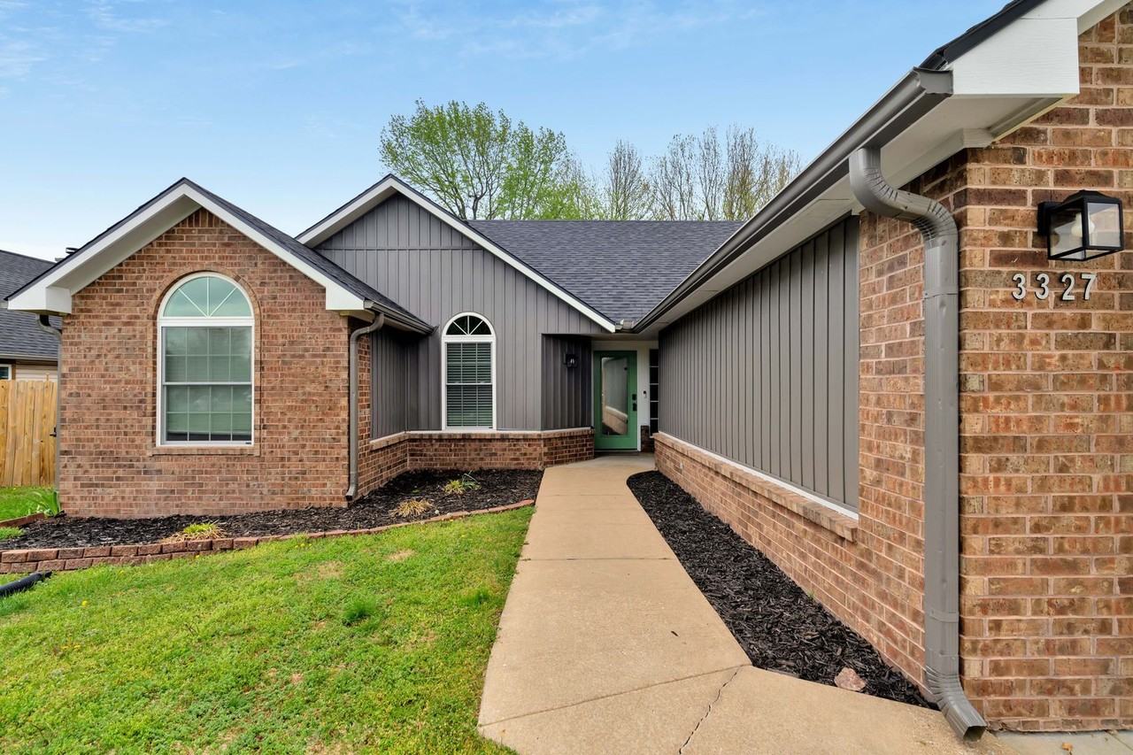 3327 Ryan St - Photo 3 of 22