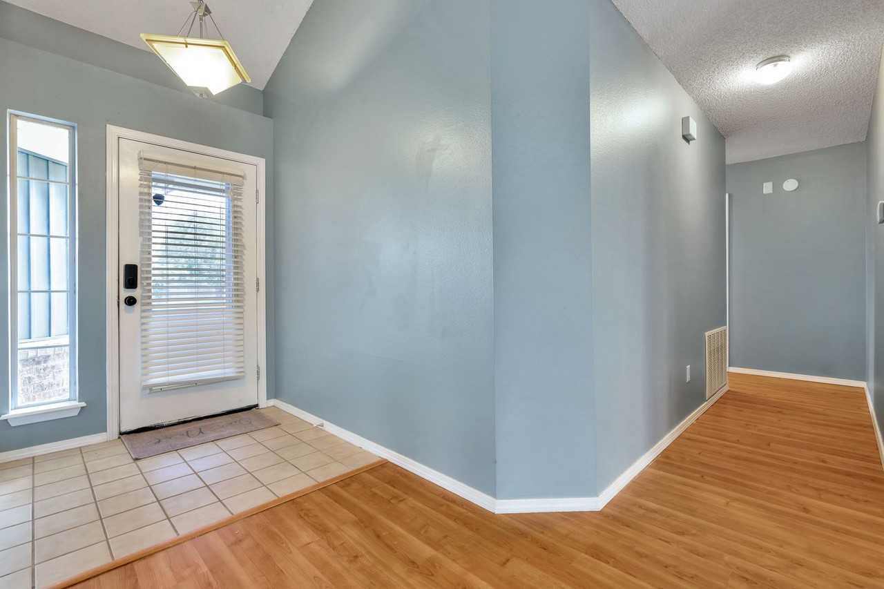 3327 Ryan St - Photo 4 of 22