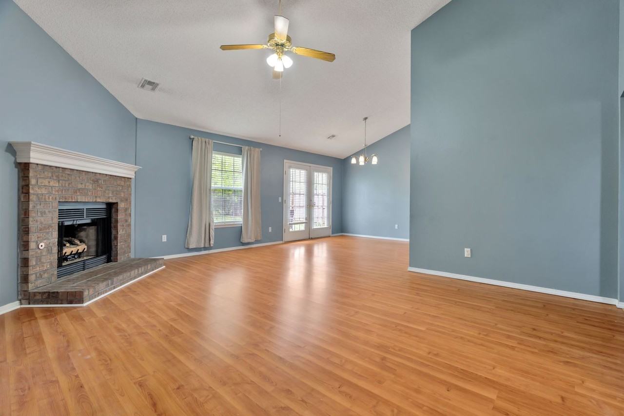 3327 Ryan St - Photo 5 of 22