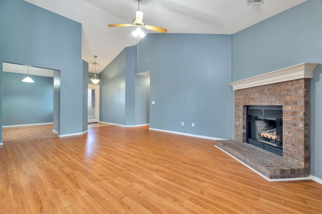 3327 Ryan St - Photo 6 of 22