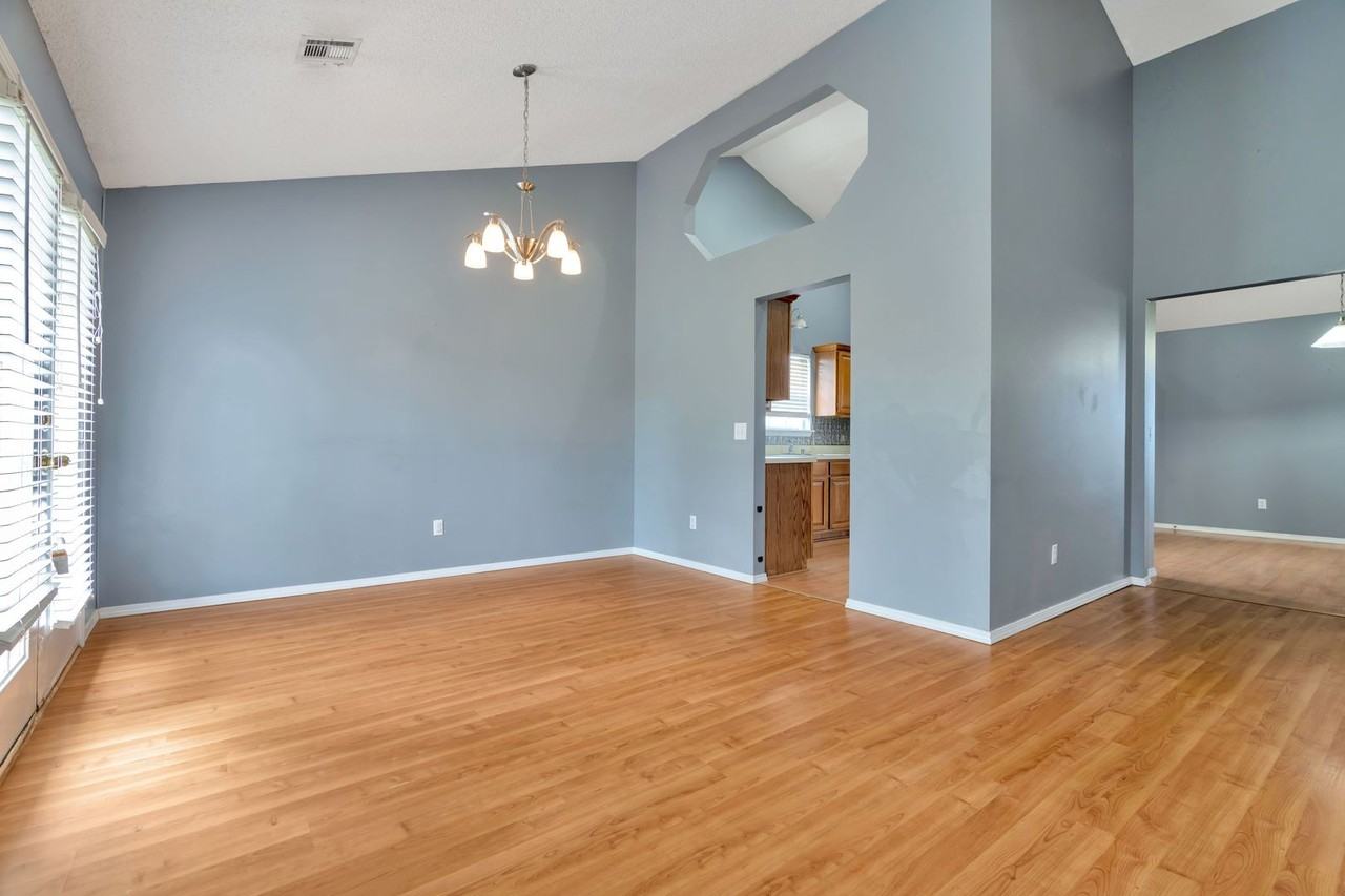 3327 Ryan St - Photo 7 of 22