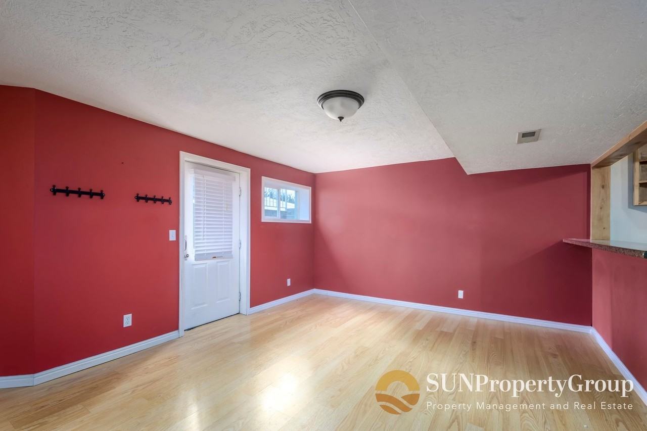 1316 W Kodiak Way - Photo 3 of 22