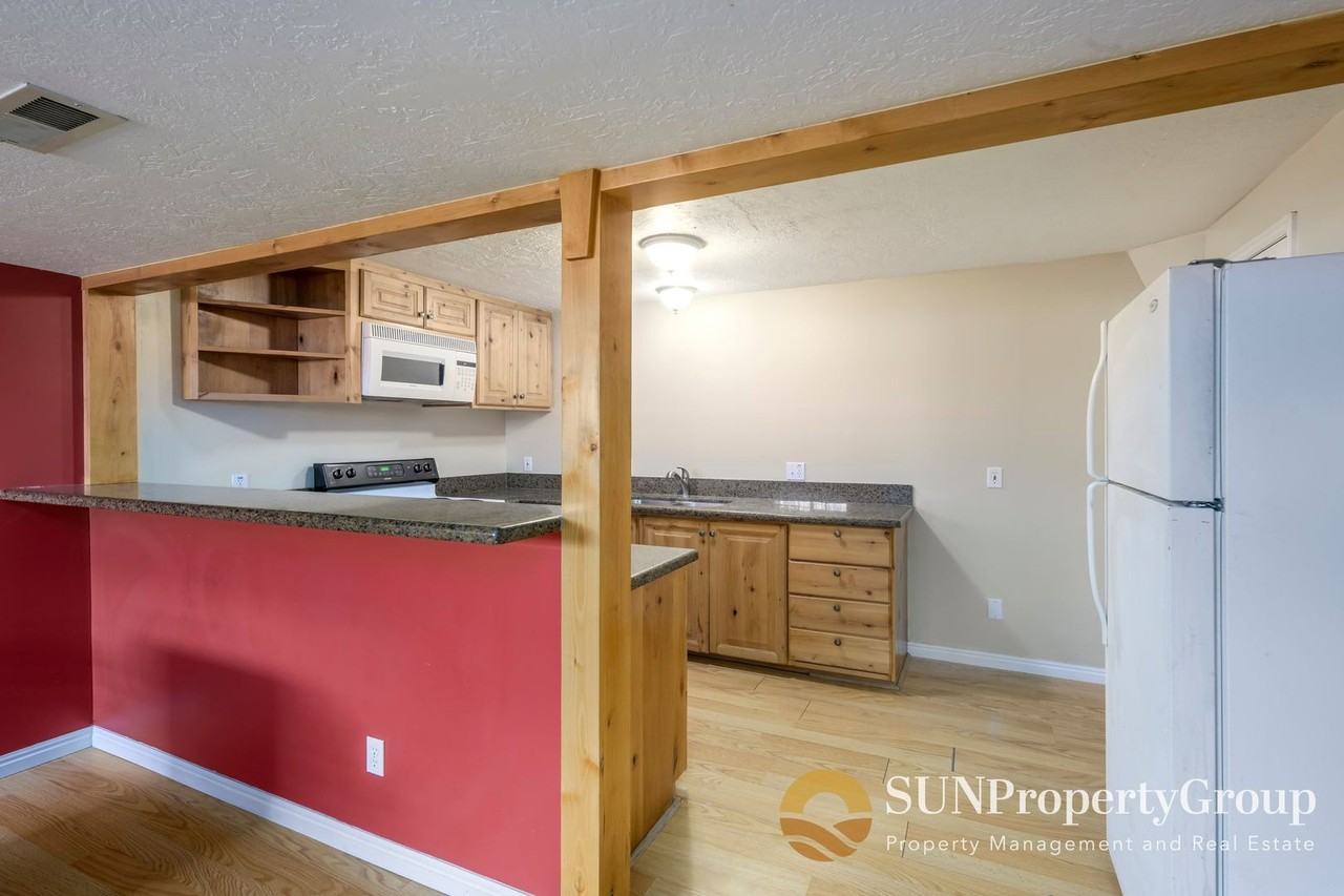 1316 W Kodiak Way - Photo 5 of 22