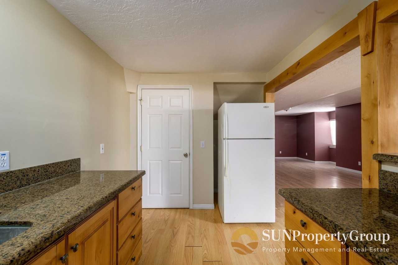 1316 W Kodiak Way - Photo 6 of 22