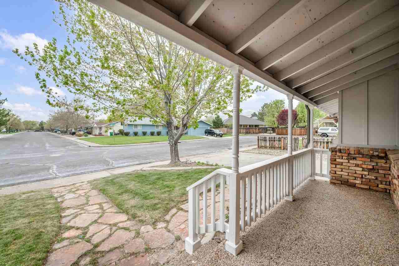 908 Wagner Dr - Photo 2 of 41