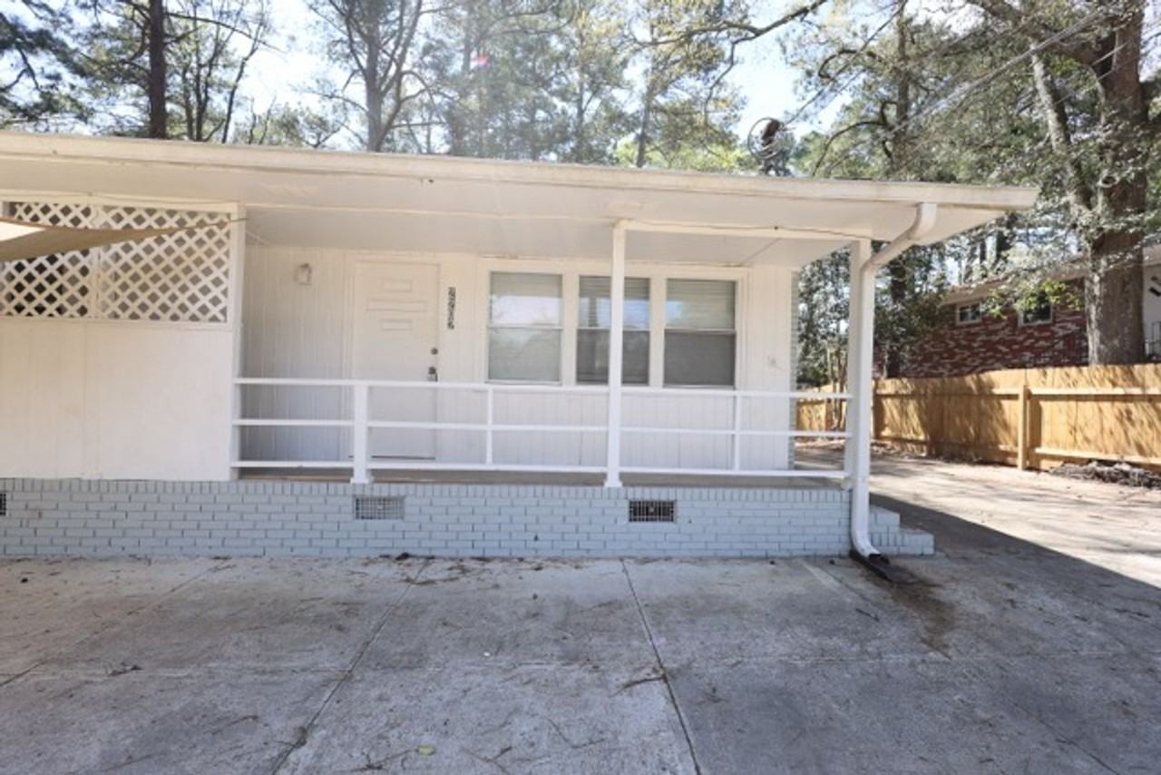 2202 Dering Cir Ne - Photo 2 of 27