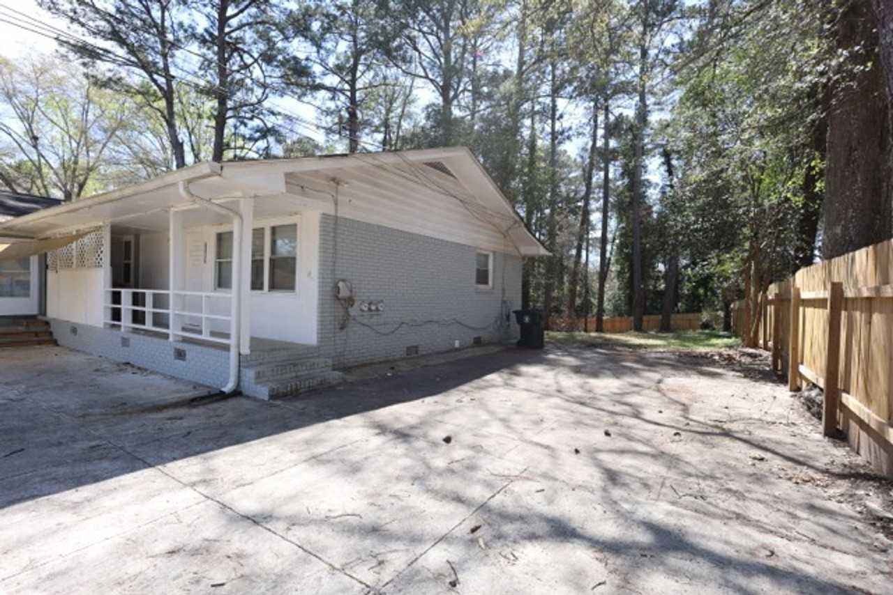 2202 Dering Cir Ne - Photo 3 of 27