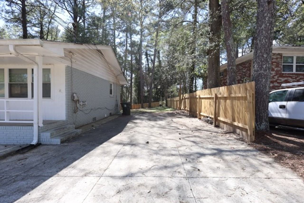 2202 Dering Cir Ne - Photo 4 of 27