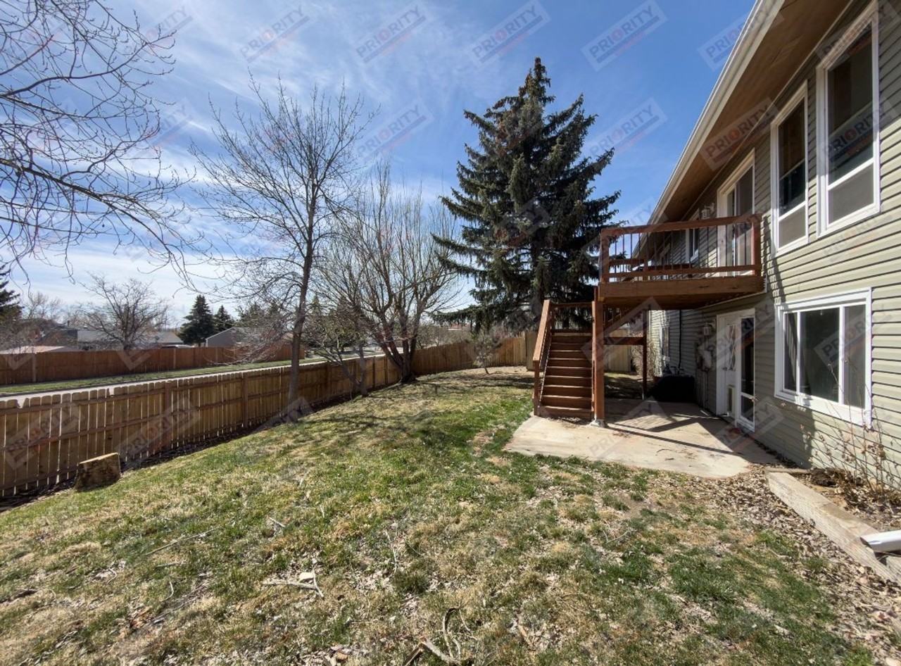 2101 S Autumn Ct - Photo 4 of 18