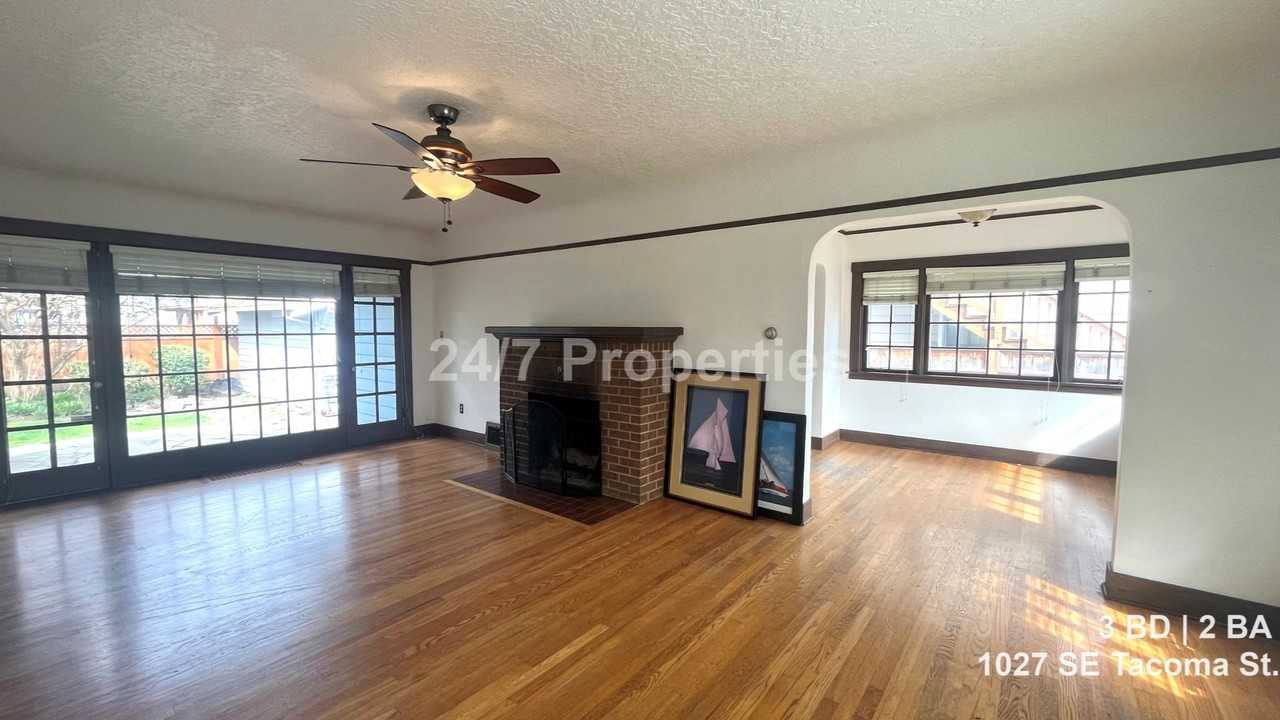 1027 Se Tacoma St - Photo 5 of 13