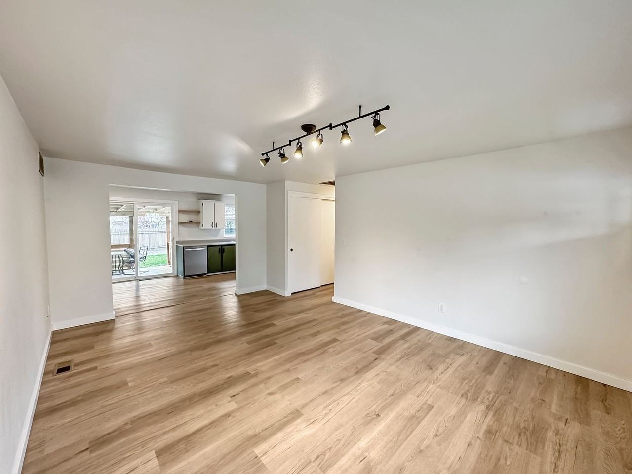 3905 W Taft St - Photo 3 of 22