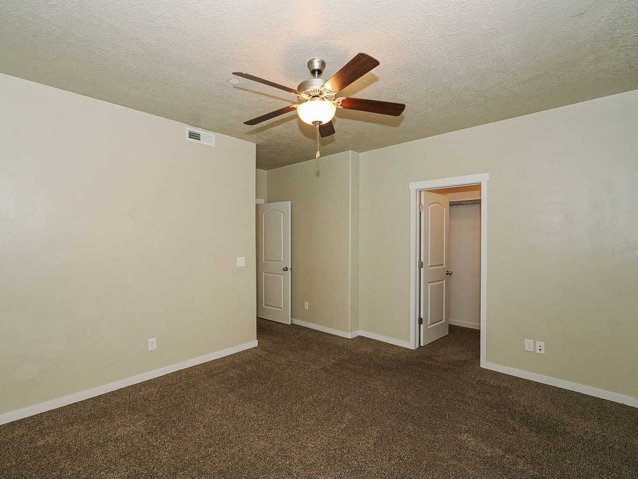 157 E Jordan Ridge Blvd - Photo 5 of 30