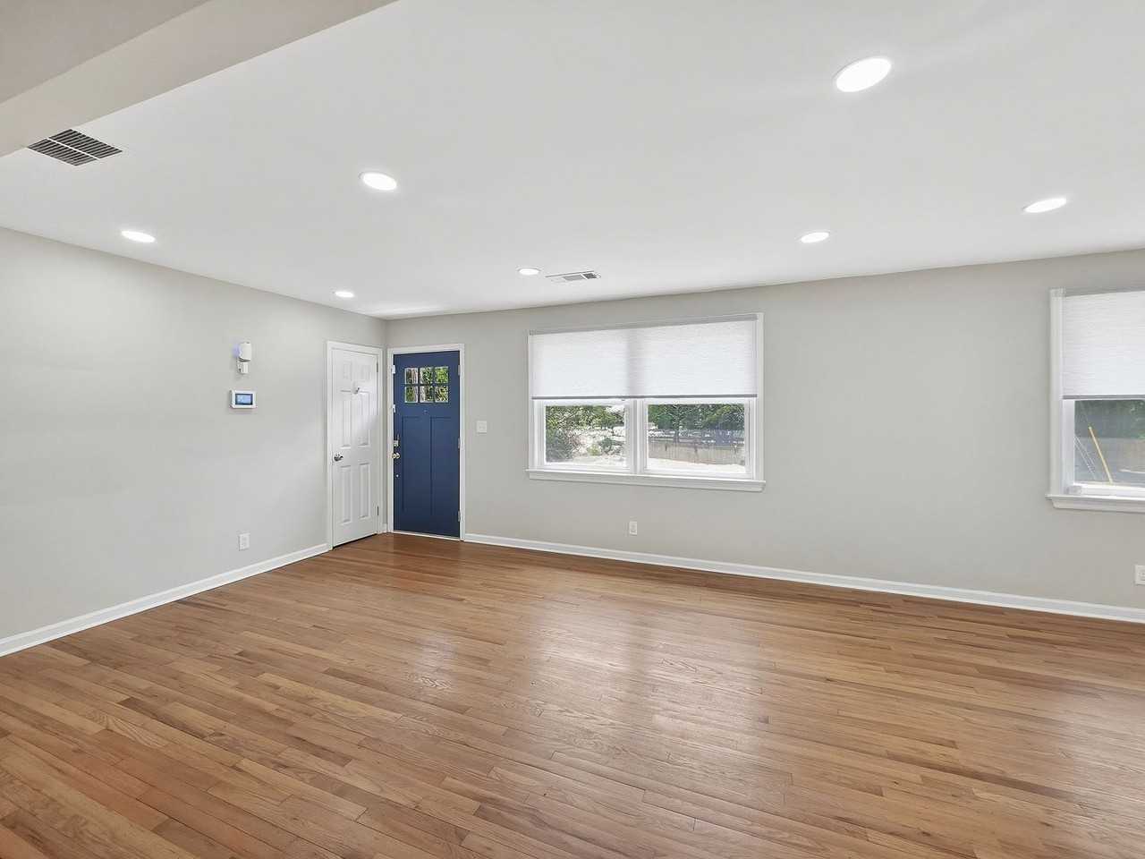 1752 Lynn Ln - Photo 4 of 28