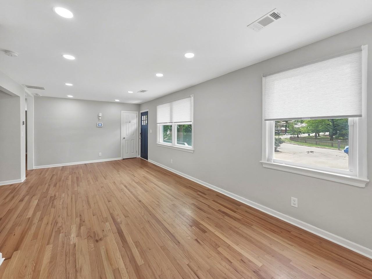 1752 Lynn Ln - Photo 5 of 28