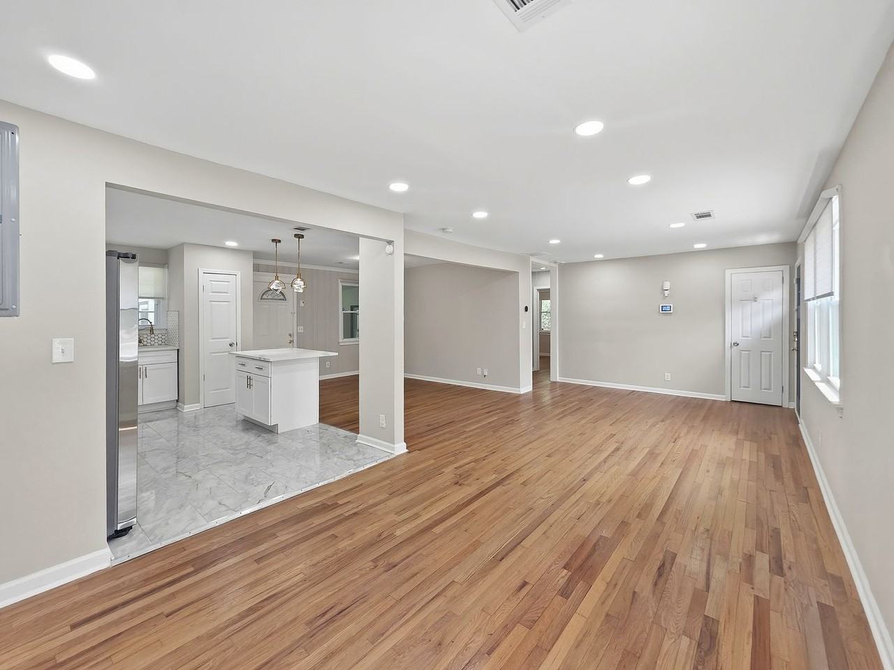 1752 Lynn Ln - Photo 6 of 28