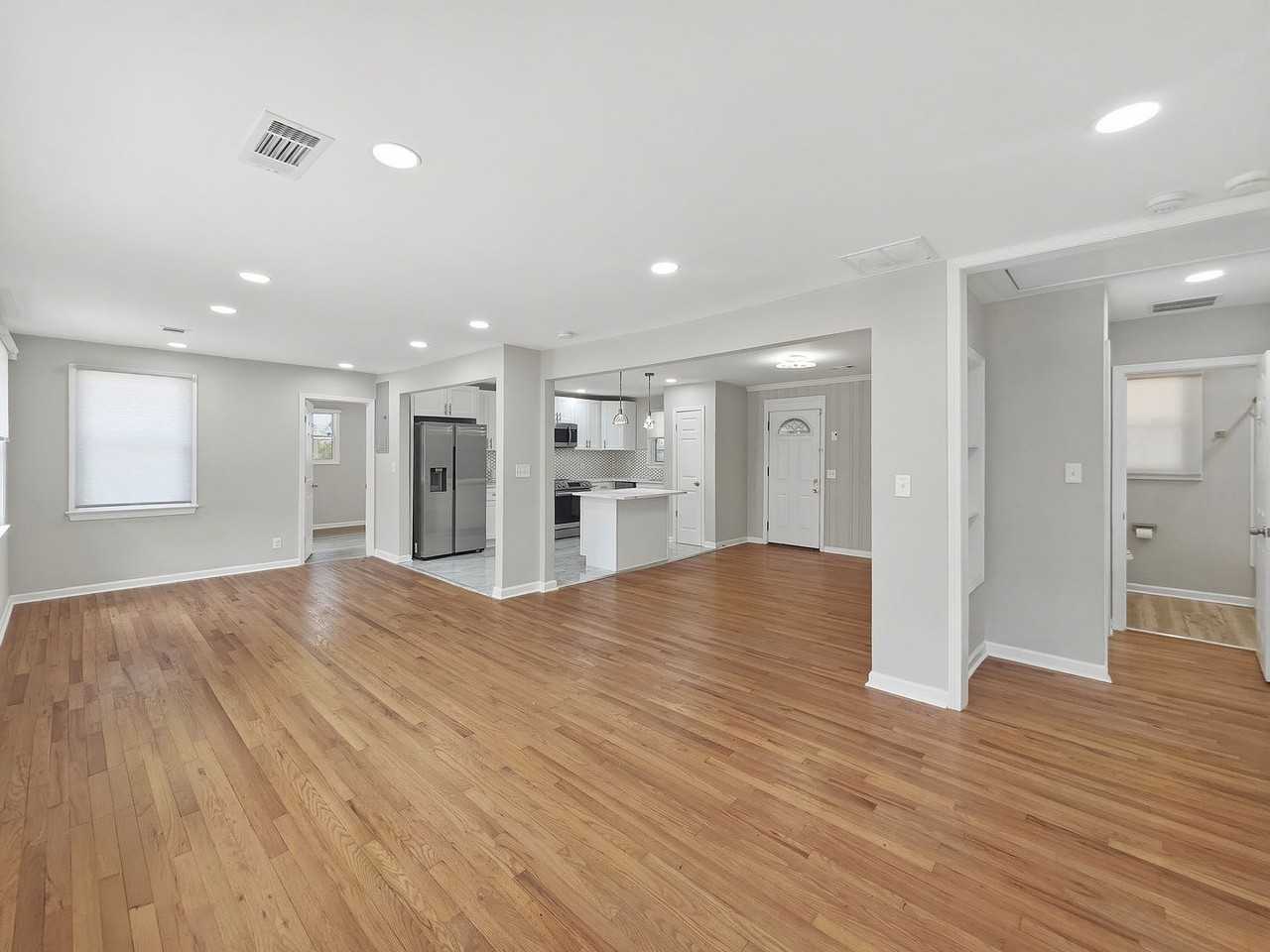 1752 Lynn Ln - Photo 7 of 28