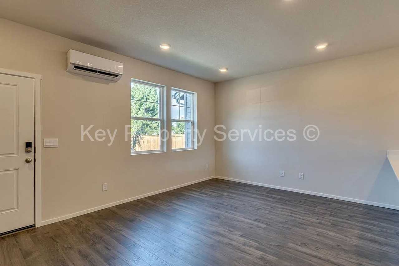 12609 Ne 116th Way - Photo 2 of 16