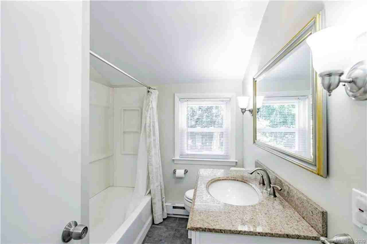 34 Gordon Ave - Photo 4 of 11