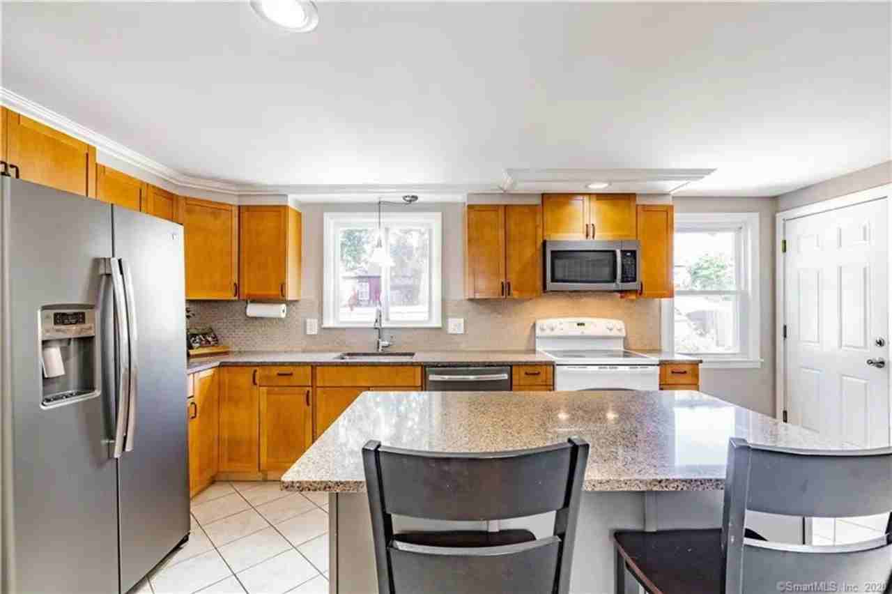 34 Gordon Ave - Photo 5 of 11