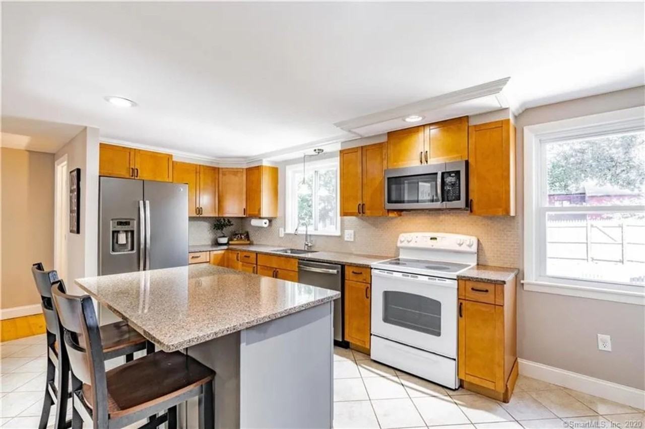 34 Gordon Ave - Photo 7 of 11