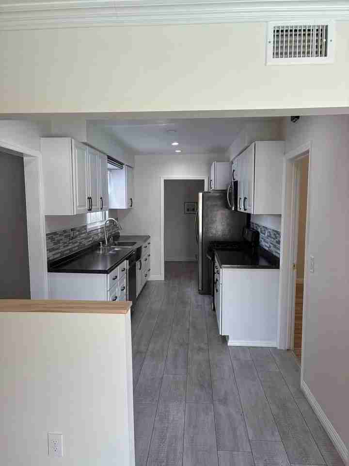 100 W Oakmont Dr - Photo 3 of 9