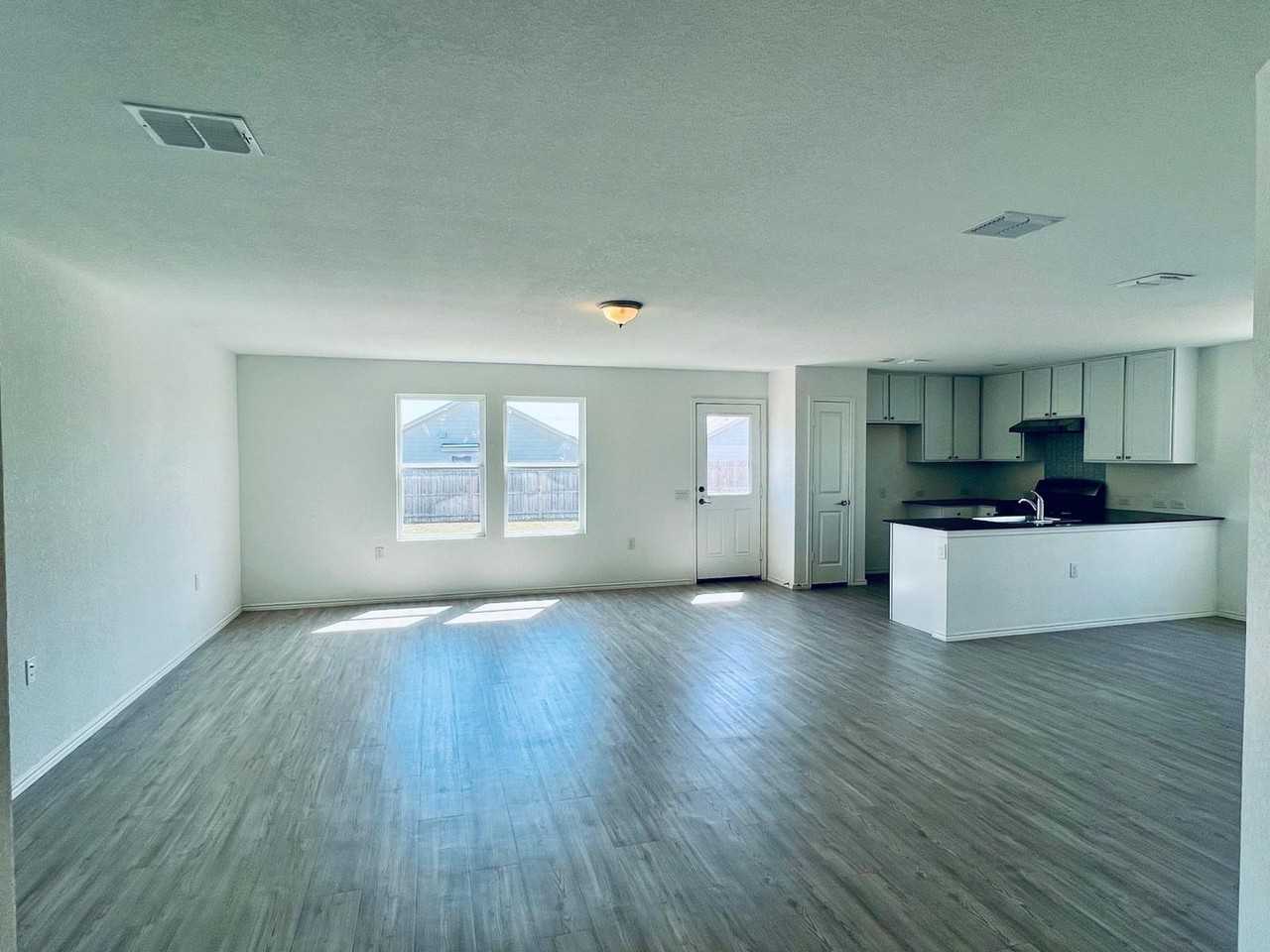 10135 Ana Hts - Photo 2 of 12