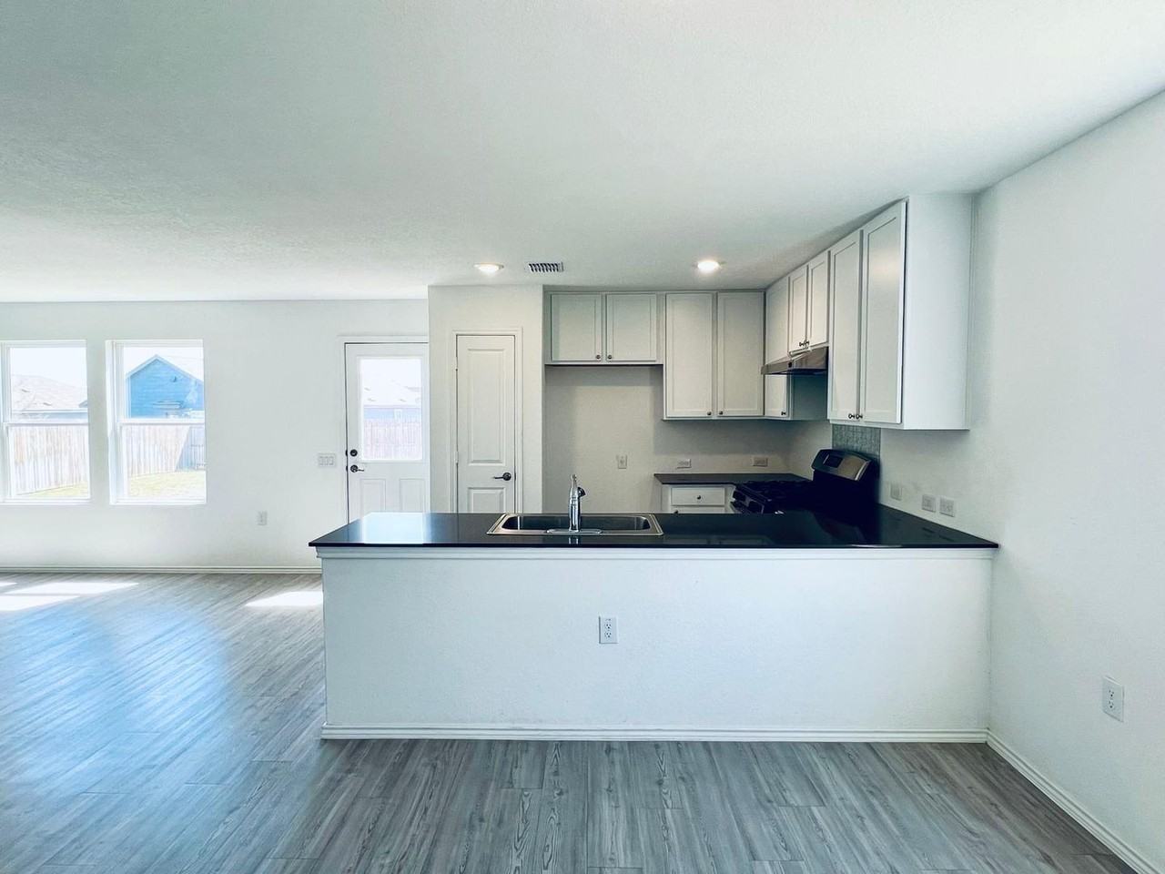 10135 Ana Hts - Photo 3 of 12