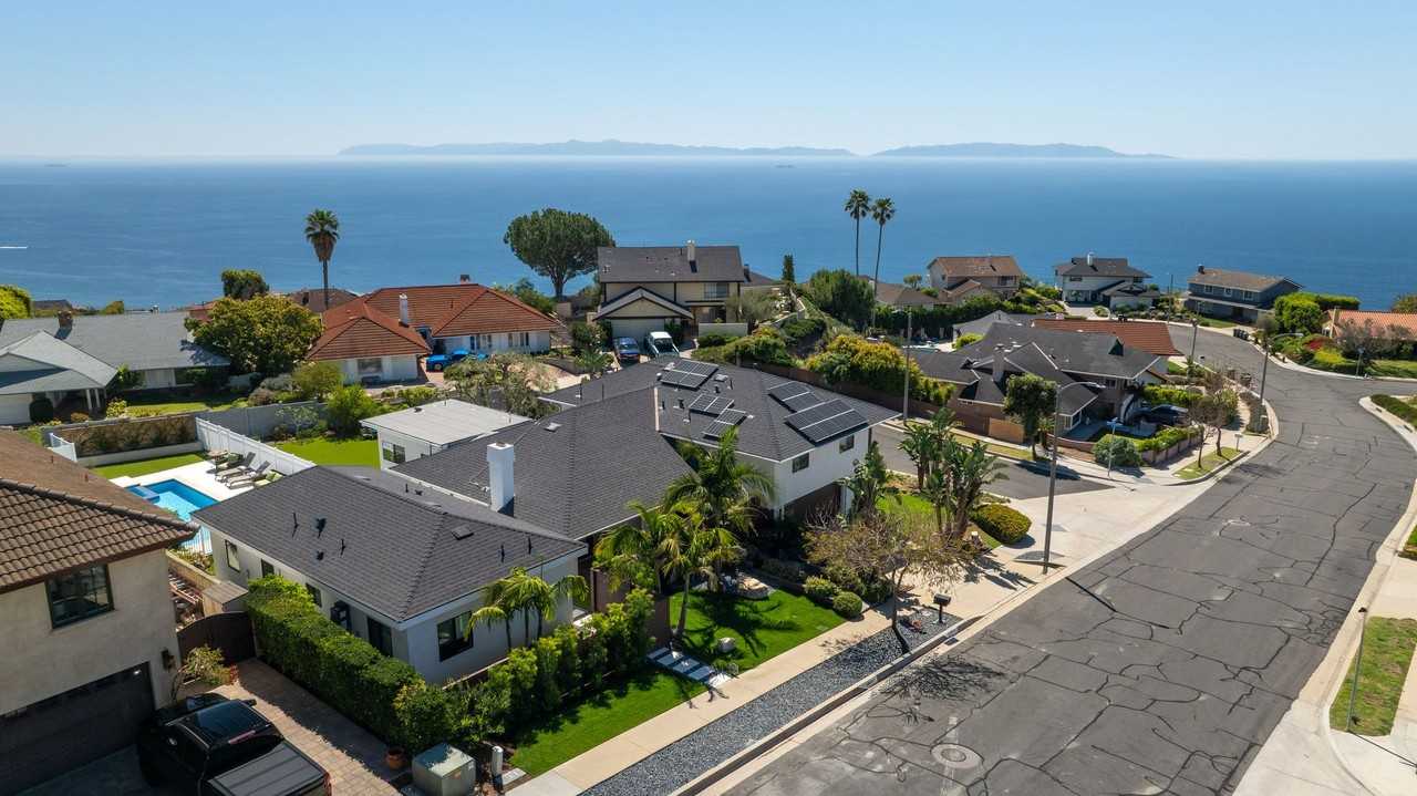 31222 Floweridge Dr - Photo 2 of 39