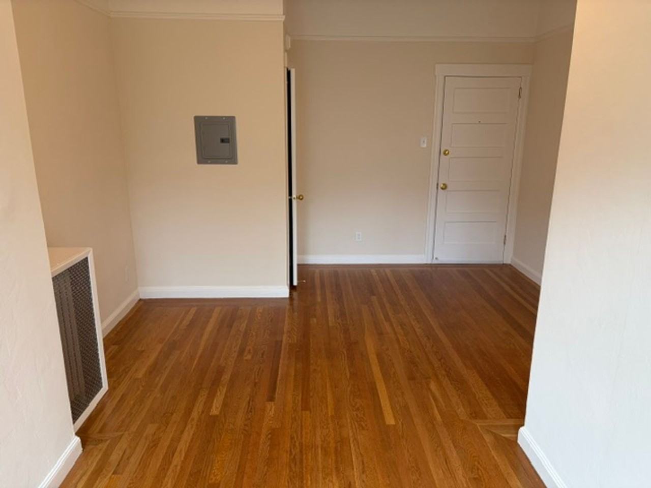 1060 Cole St #8 - Photo 4 of 13