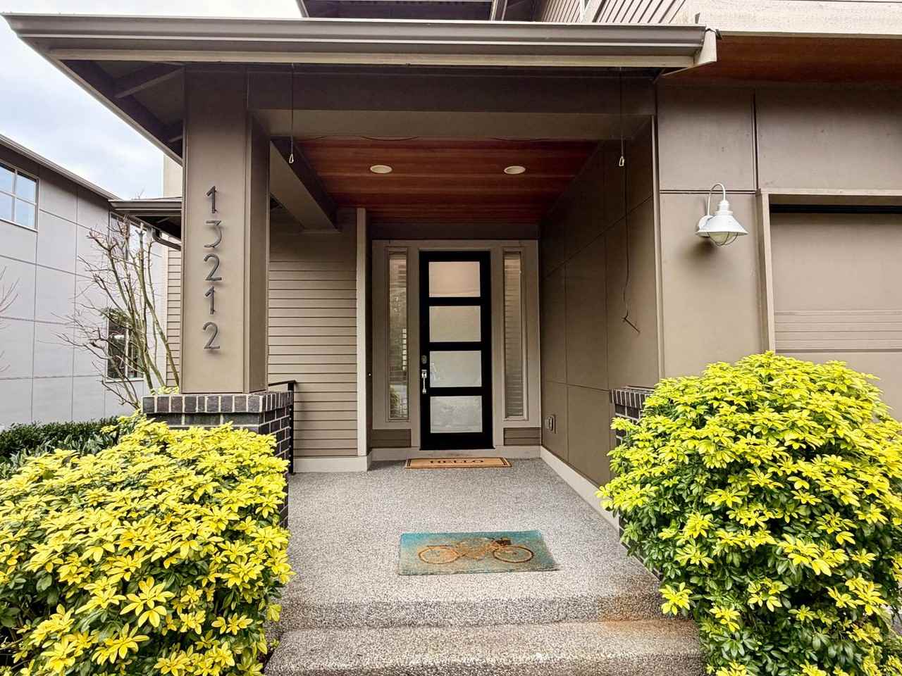 13212 42nd Ave Ne - Photo 2 of 38