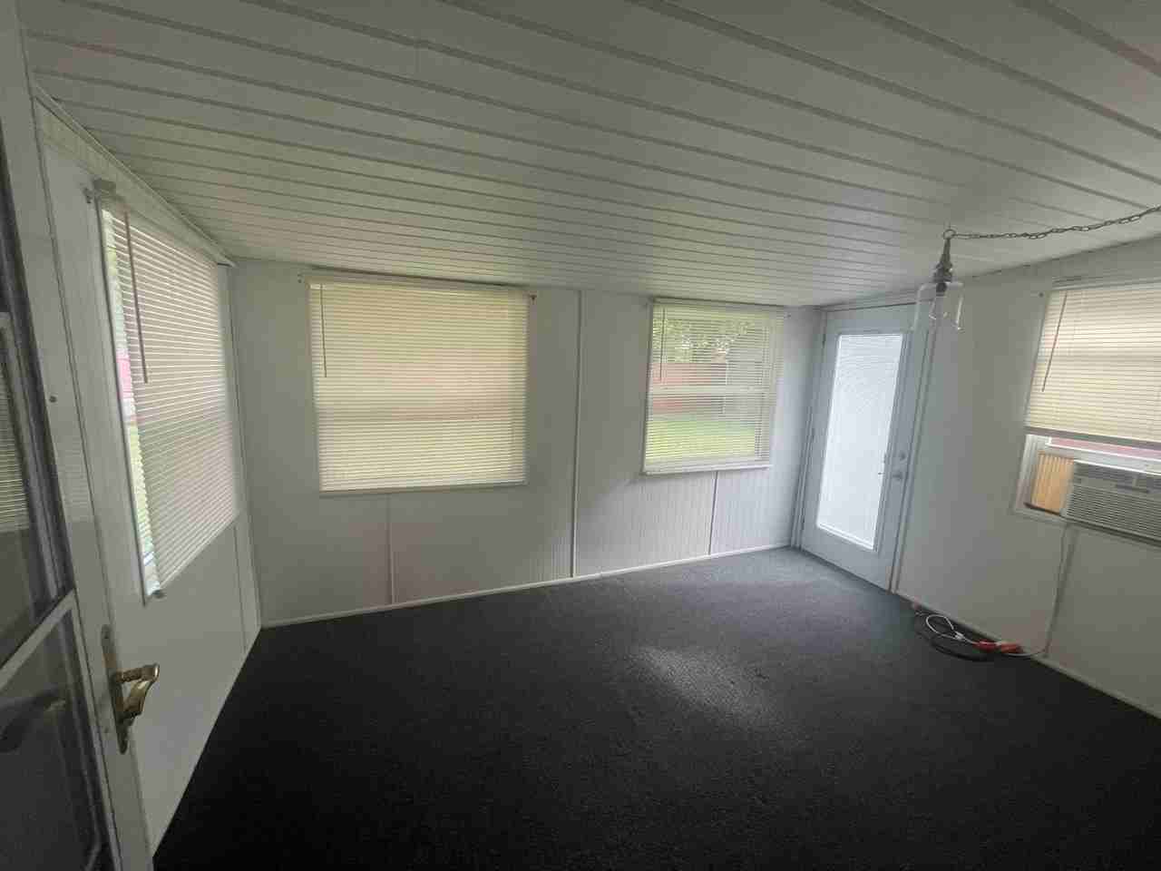 22 Willard St - Photo 7 of 20