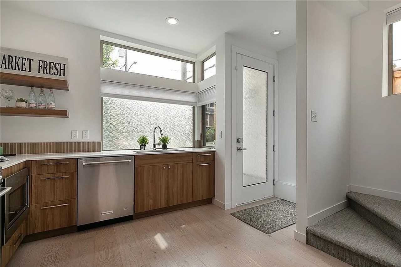 1759B 19th Ave S - Photo 4 of 21