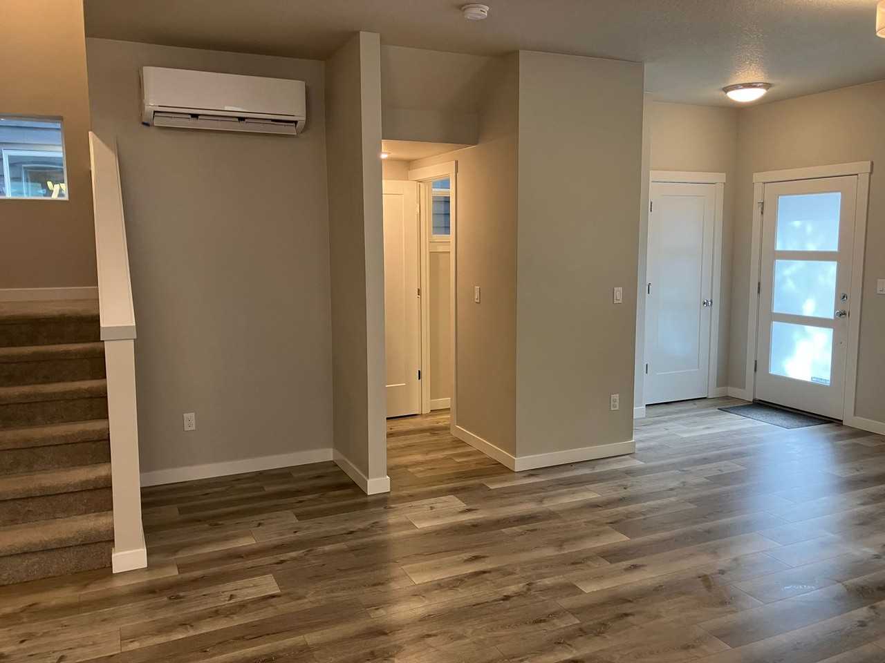 3731 Village Center Dr Se - Photo 3 of 38