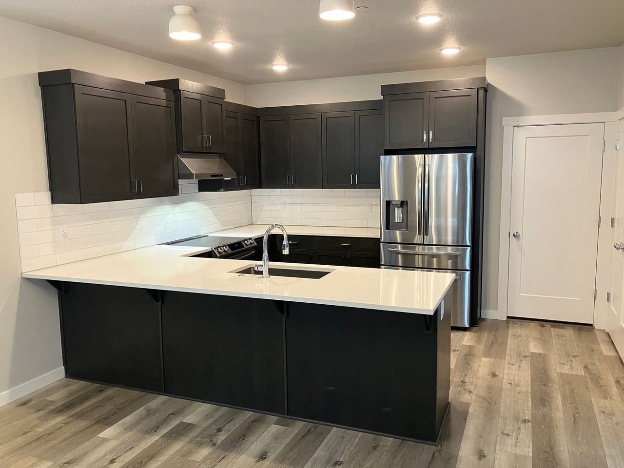 3731 Village Center Dr Se - Photo 6 of 38