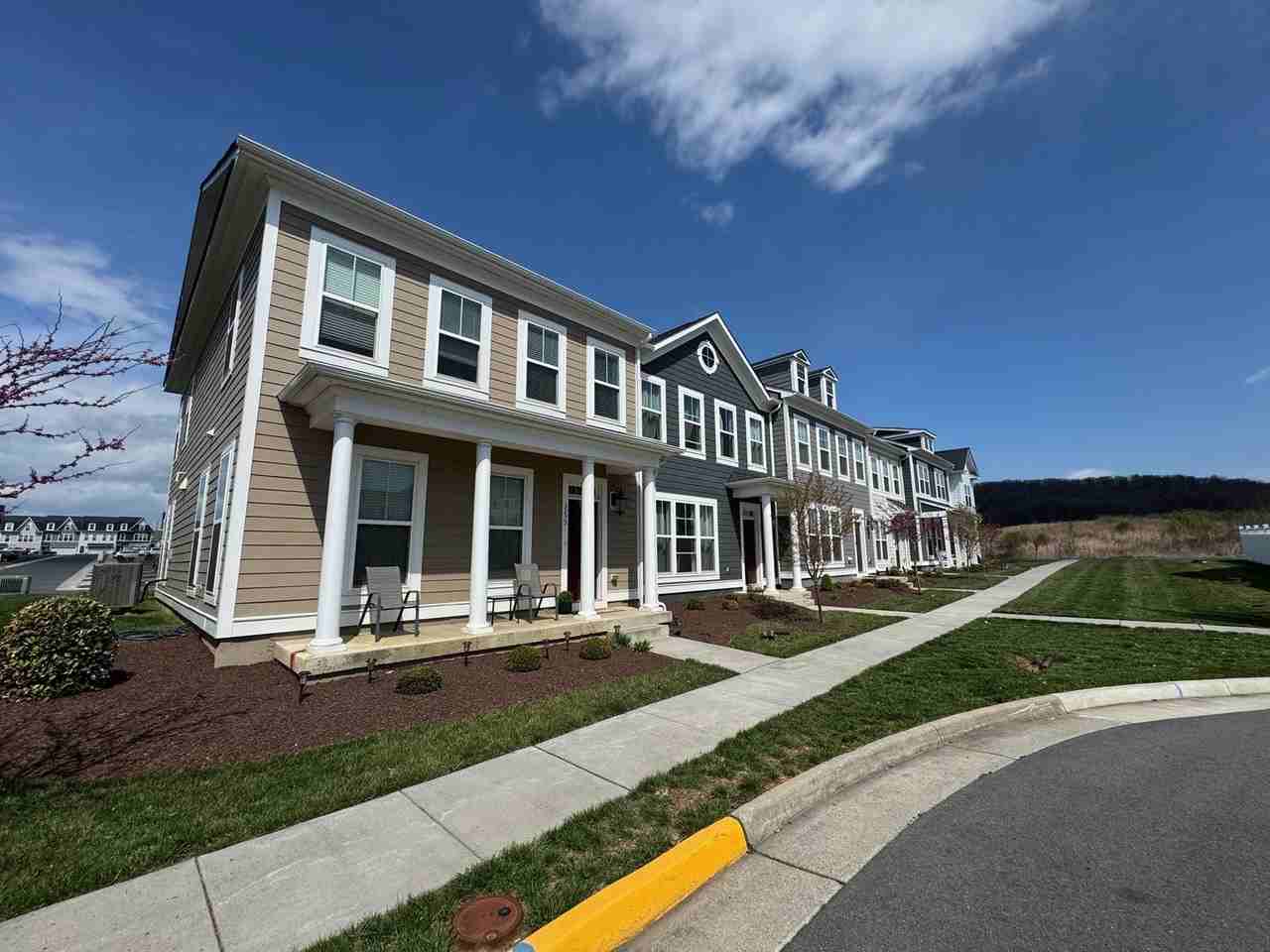 3241 Battery Park Pl - Photo 2 of 22