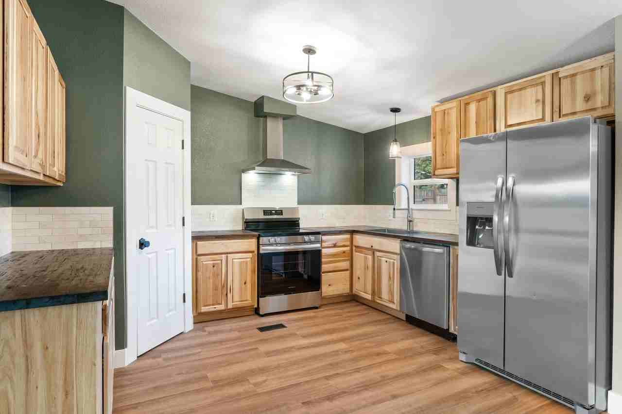 8695 Sw Crater Loop Rd - Photo 2 of 11