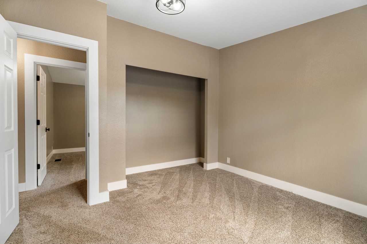 8695 Sw Crater Loop Rd - Photo 7 of 11