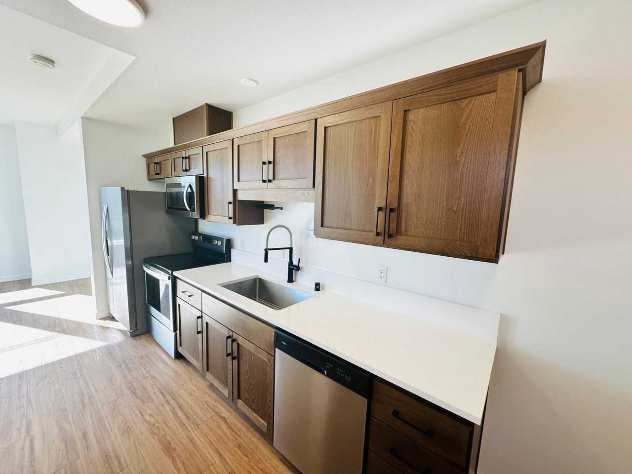 1605 Columbia St - Photo 4 of 17