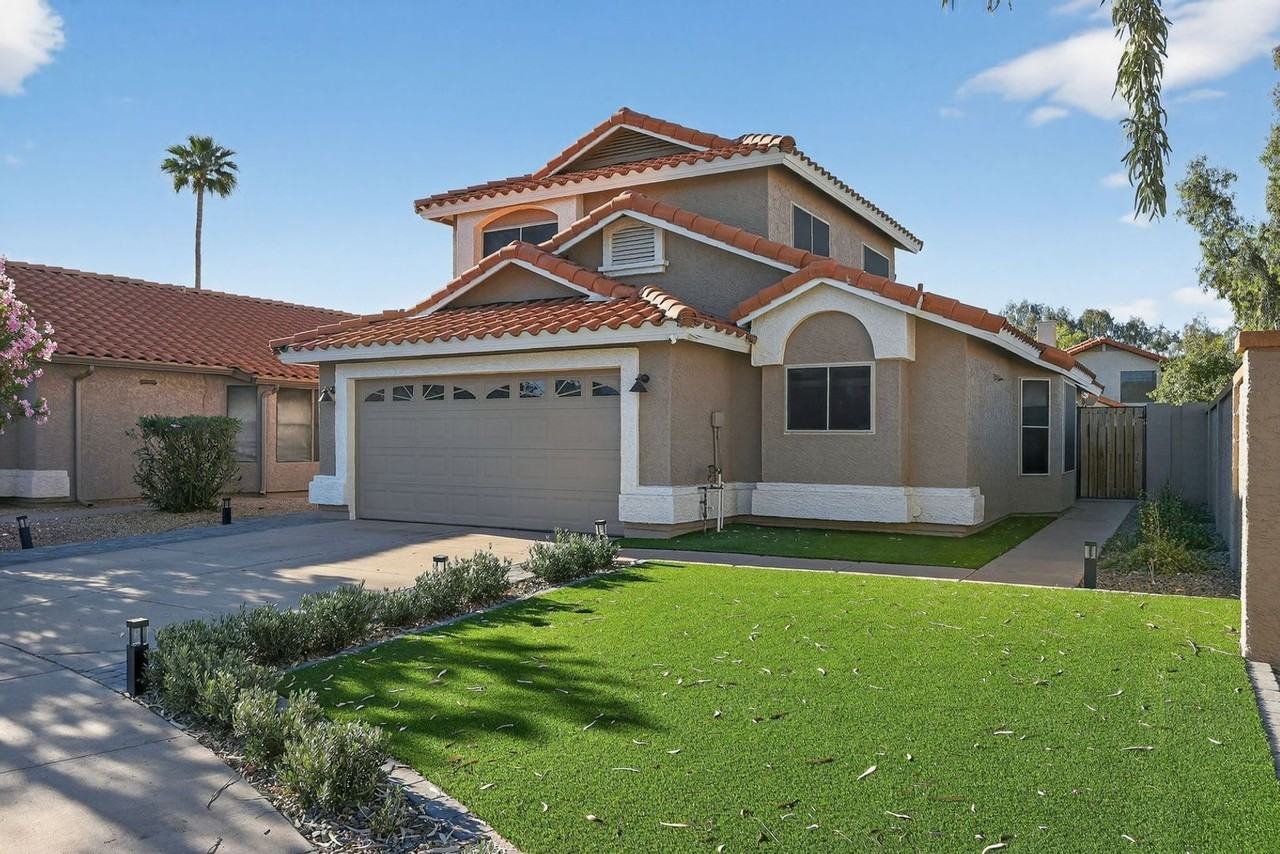 8807 E Dahlia Dr - Photo 2 of 32