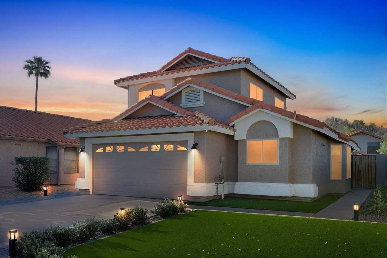 8807 E Dahlia Dr - Photo 3 of 32