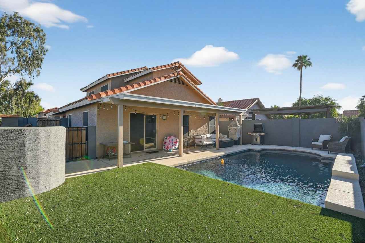 8807 E Dahlia Dr - Photo 4 of 32