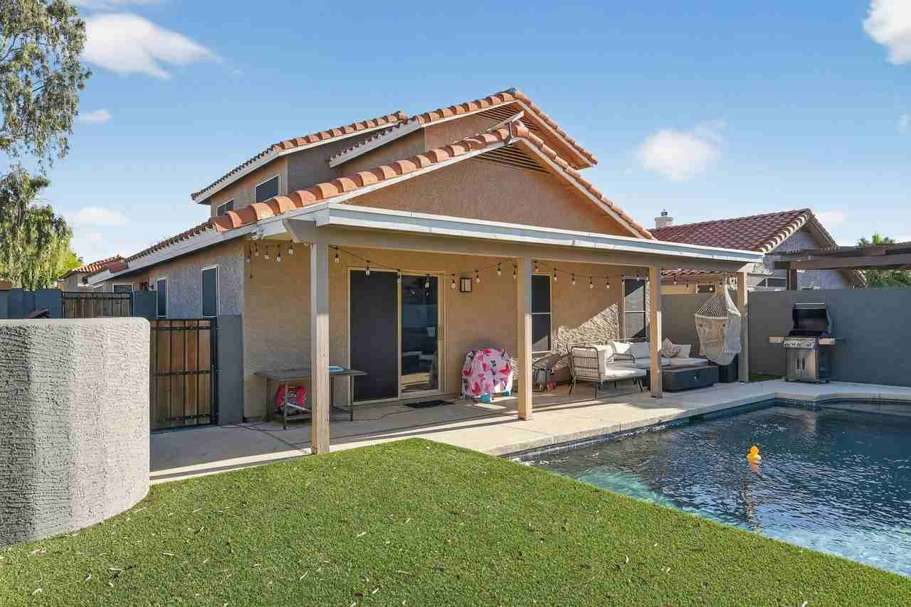 8807 E Dahlia Dr - Photo 6 of 32