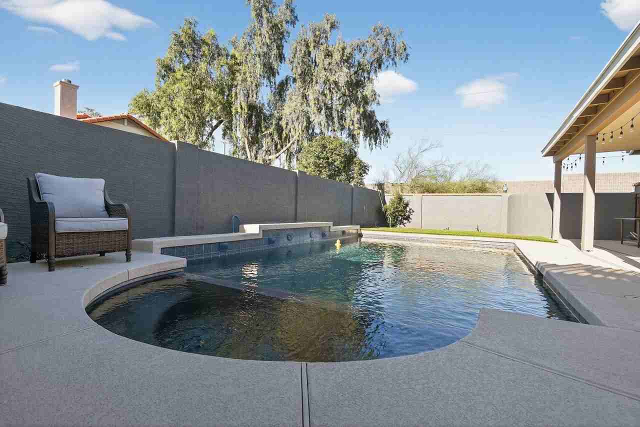 8807 E Dahlia Dr - Photo 7 of 32