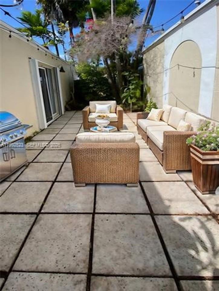 9834 Sw 222nd Ter - Photo 2 of 14