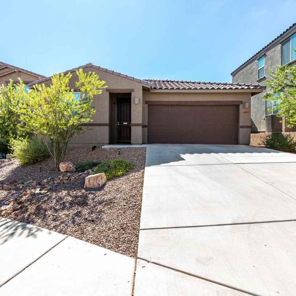 11026 S Silver Fern Dr - Photo 2 of 47