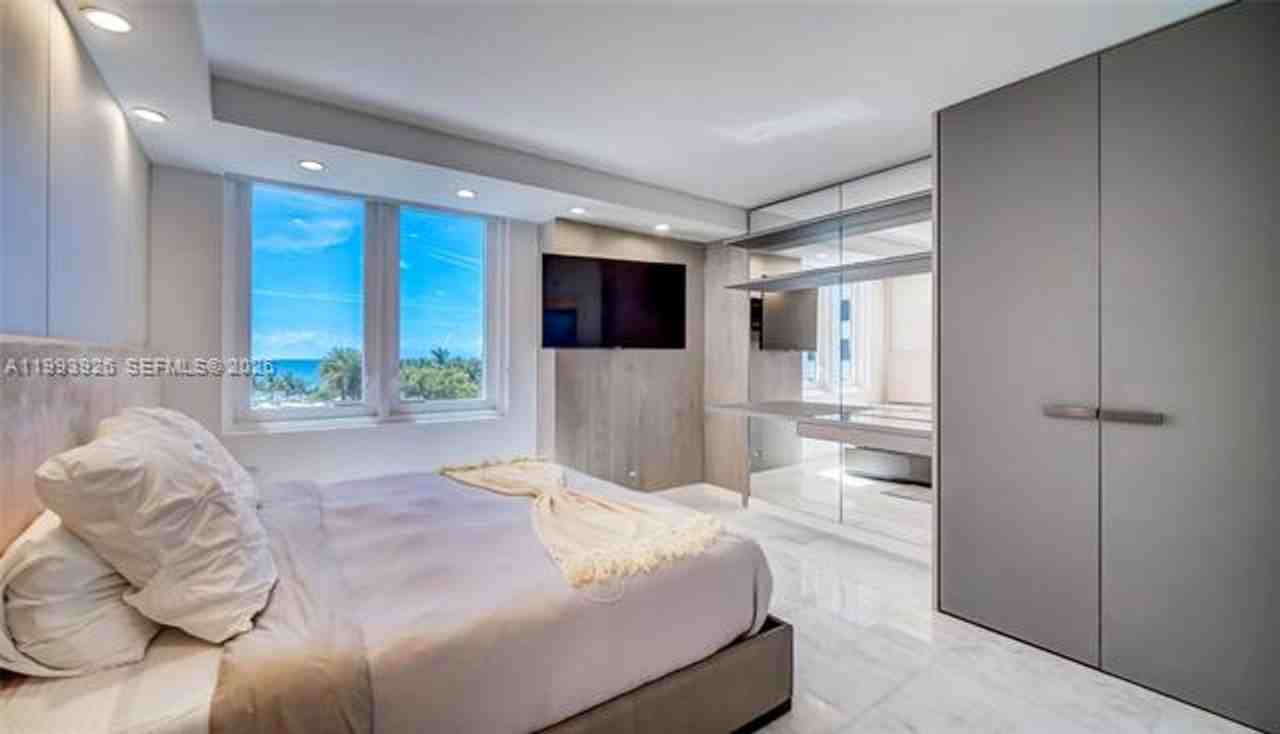 2301 2301 Collins Ave appt 439 - Photo 4 of 41