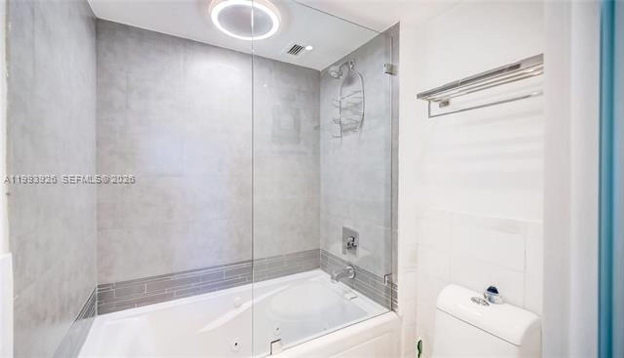2301 2301 Collins Ave appt 439 - Photo 6 of 41
