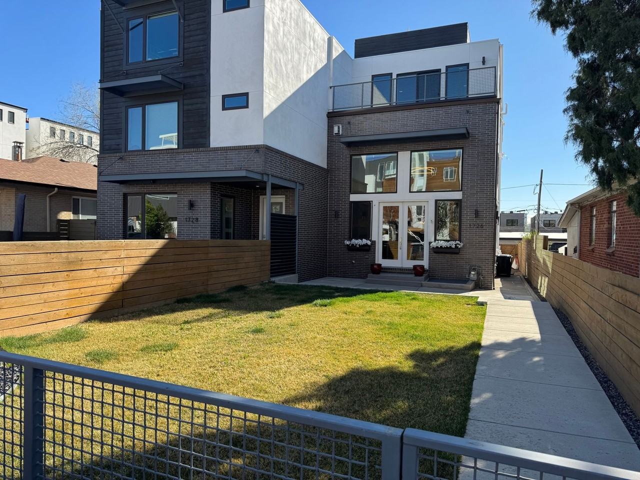 1726 King St - Photo 3 of 50