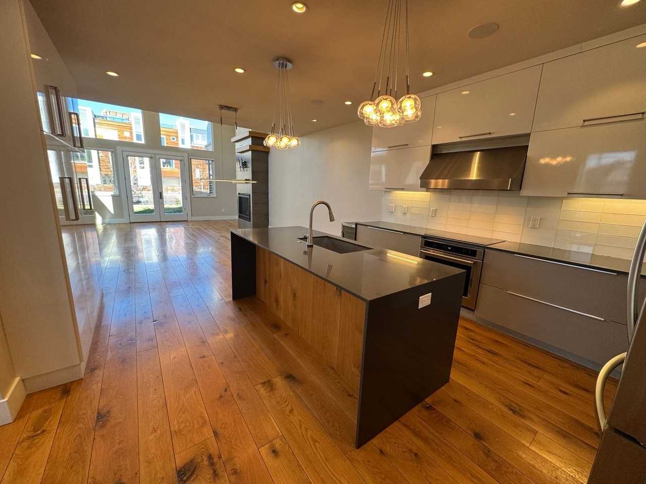 1726 King St - Photo 4 of 50