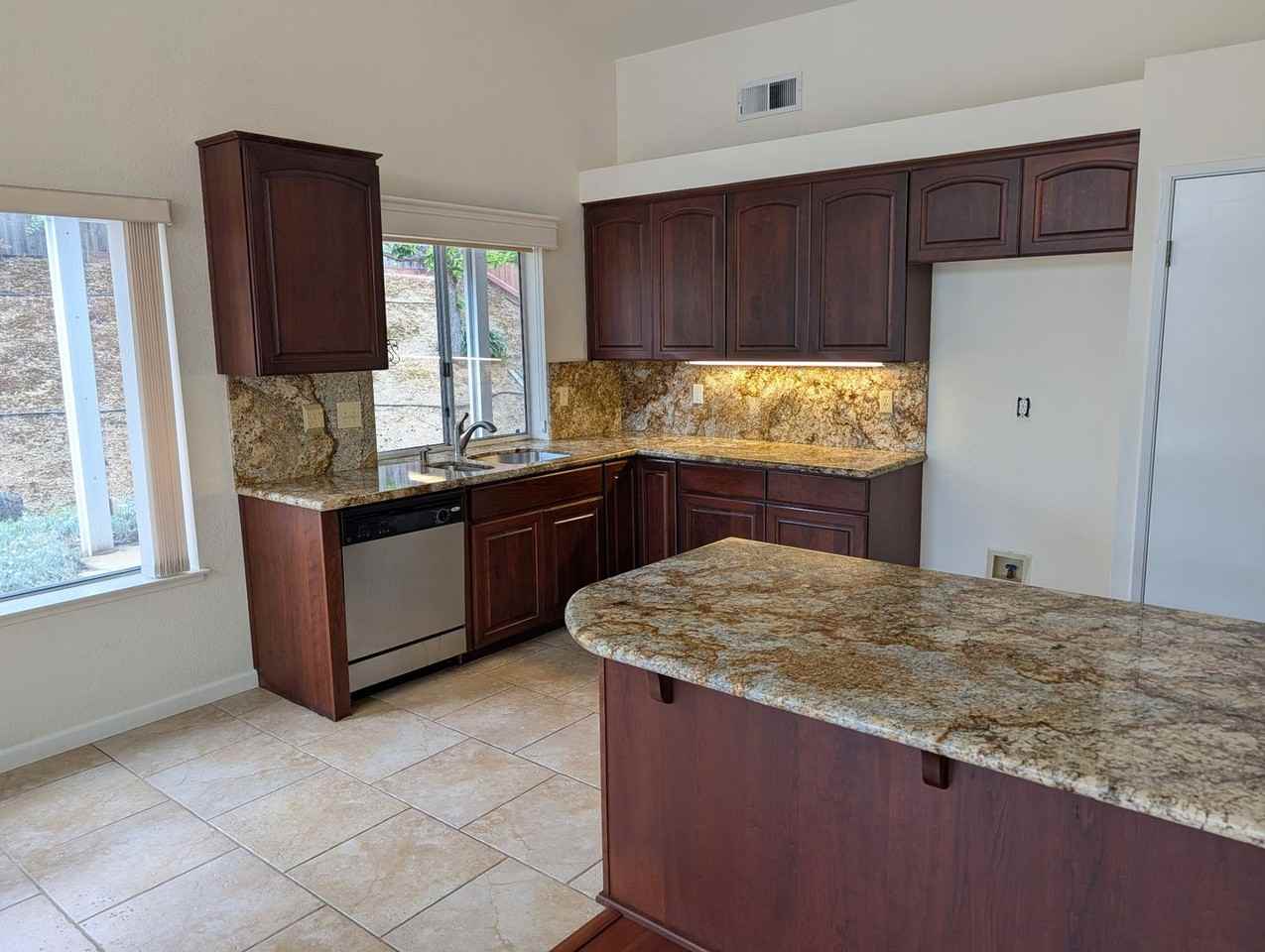 154 Panorama Dr - Photo 5 of 10